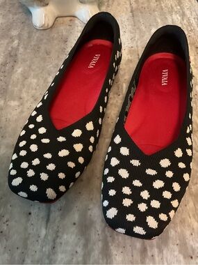 Vivaia polka dot flats